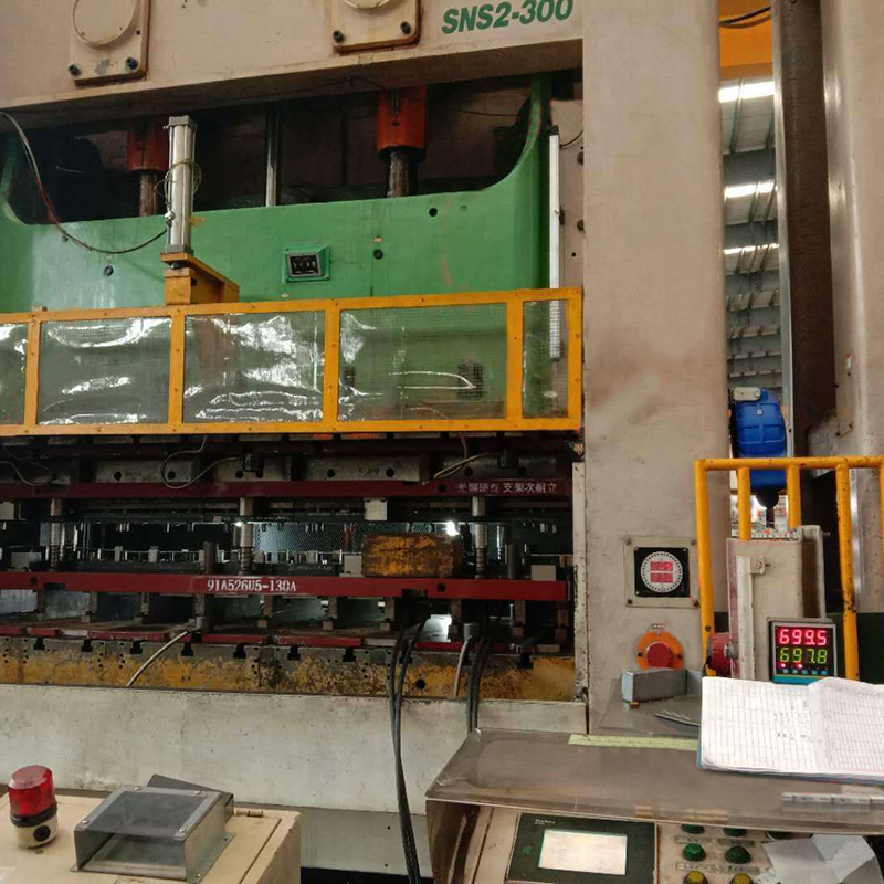 HLC拉桿式位移傳感器用于大型沖床位移測量